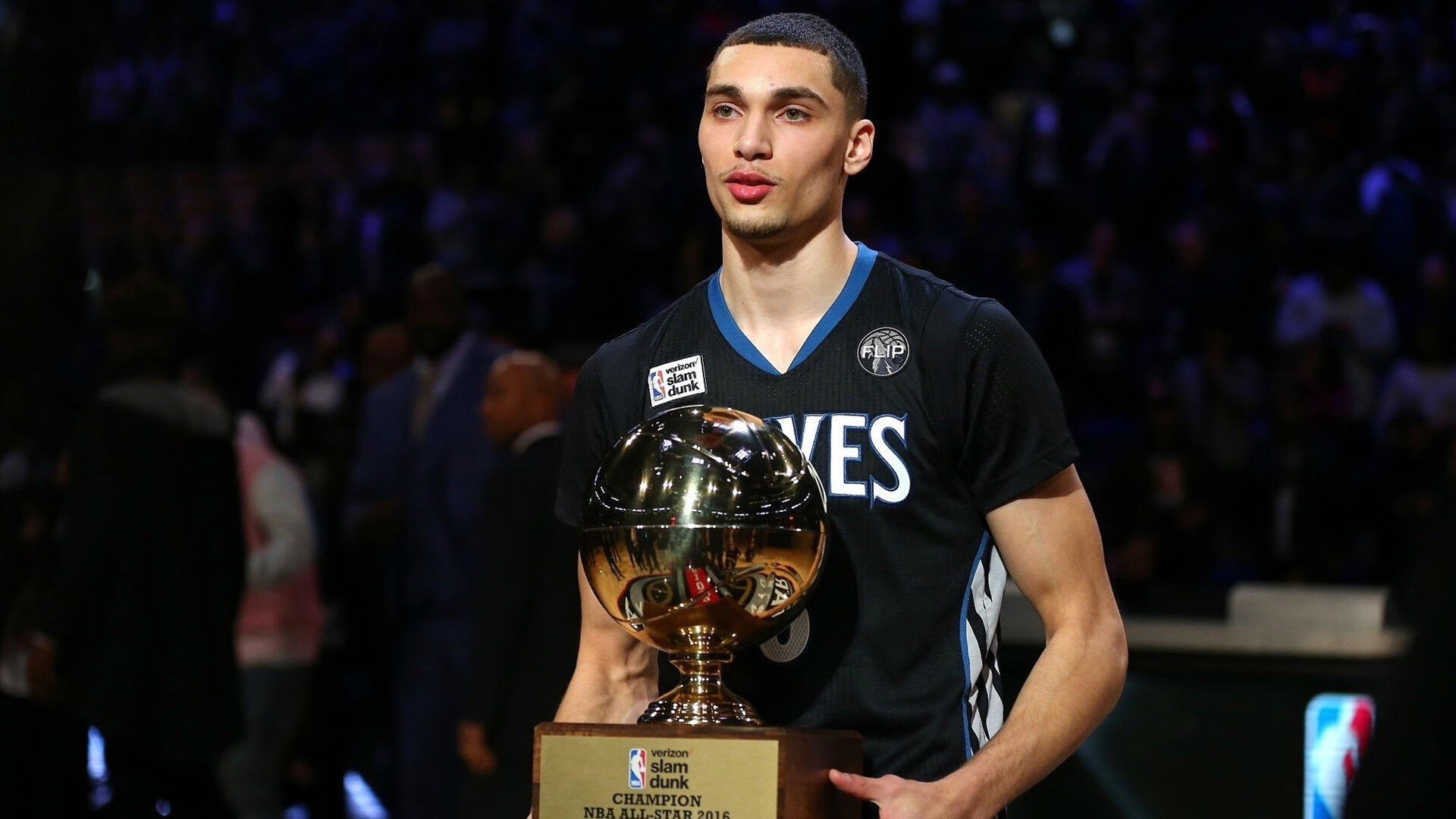 _未来体育场景：虚拟与现实完美融合_，未来体育馆概念设计