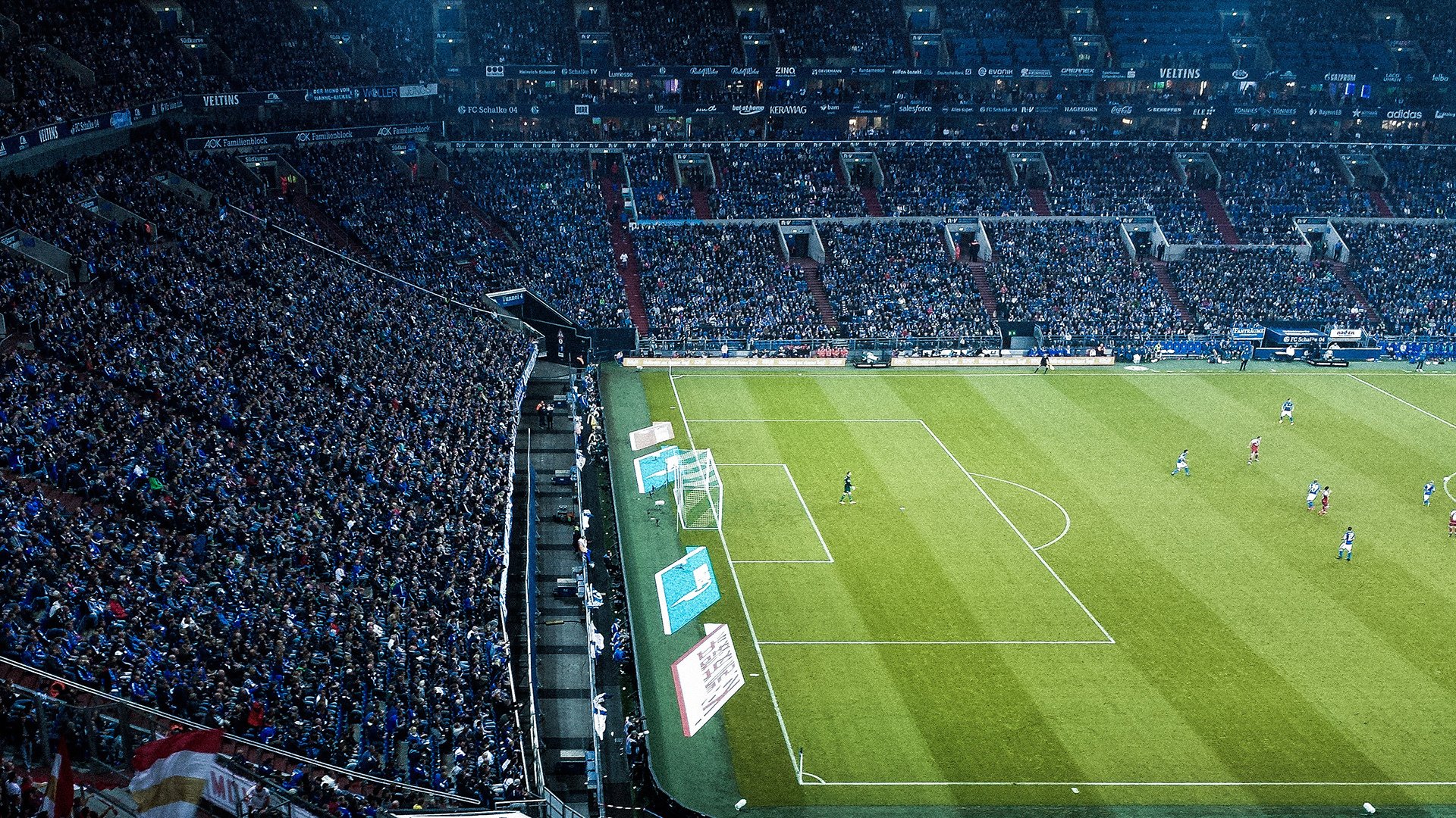 战胜的喜悦：一支不被看好的球队击败对手取胜，获胜的喜悦