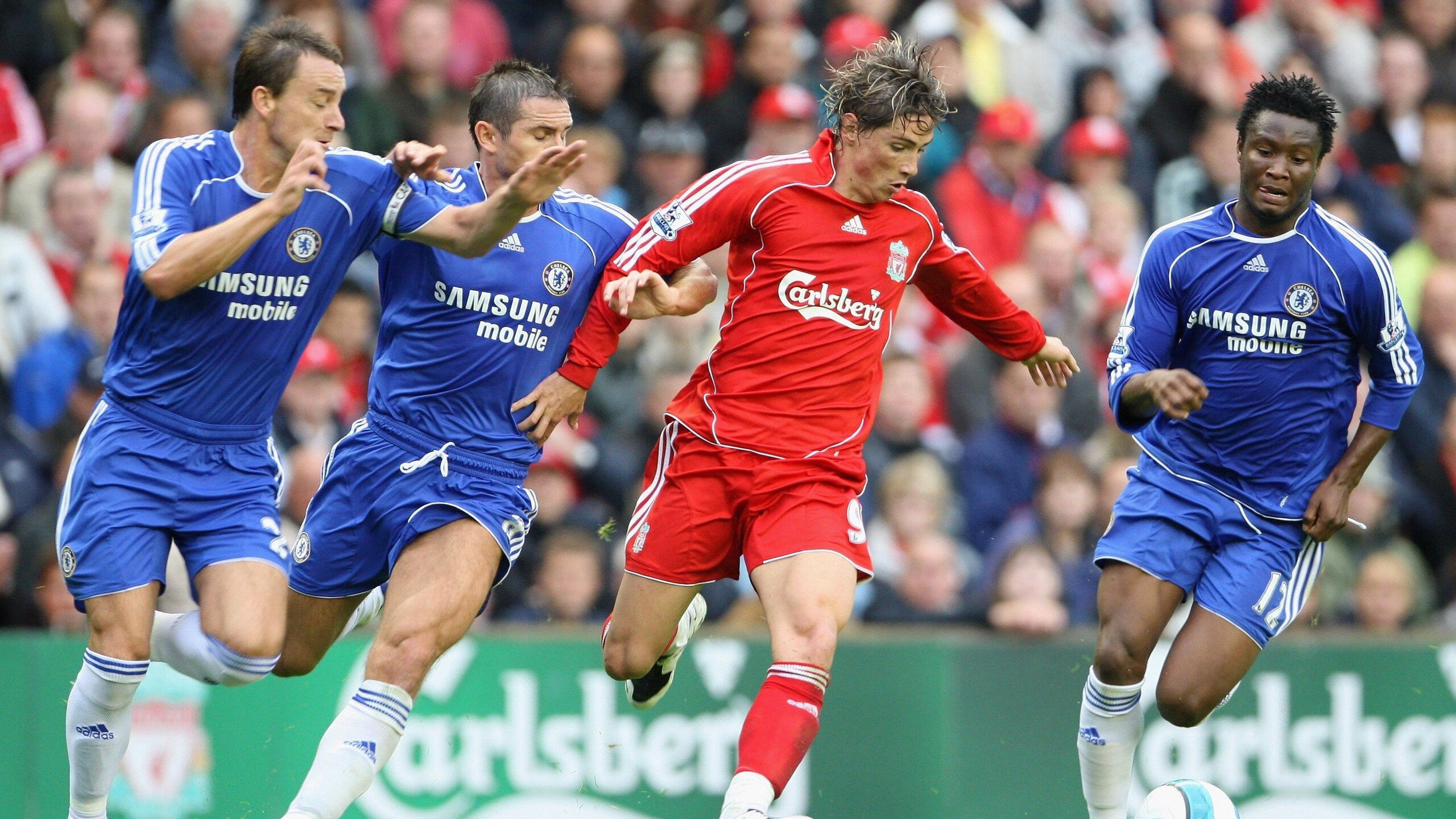 战胜的喜悦：一支不被看好的球队击败对手取胜，获胜的喜悦